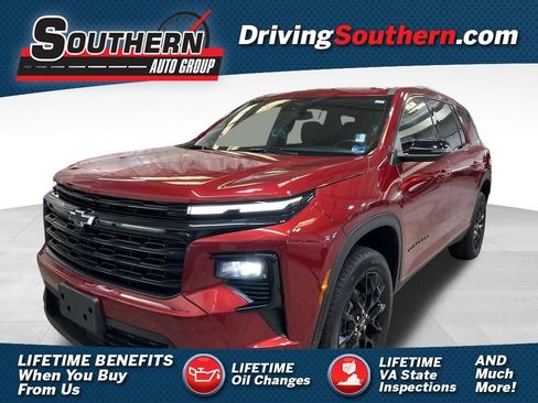 Used 2025 Chevrolet Traverse LT w/ Midnight/Sport Edition FWD image 1