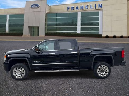 Used 2018 GMC Sierra 2500 Denali w/ Duramax Plus Package AWD/4WD image 4