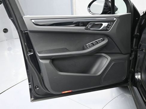 Certified 2023 Porsche Macan Turbo image 15