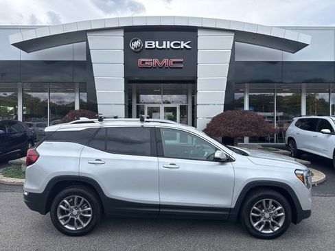 Used 2022 GMC Terrain SLT w/ Infotainment Package II image 34