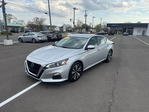 Used 2021 Nissan Altima 2.5 SV FWD image 1