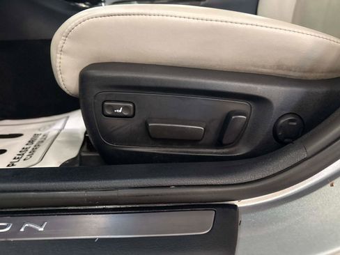 Used 2017 Toyota Avalon Limited w/ Carpet Mat Package image 20