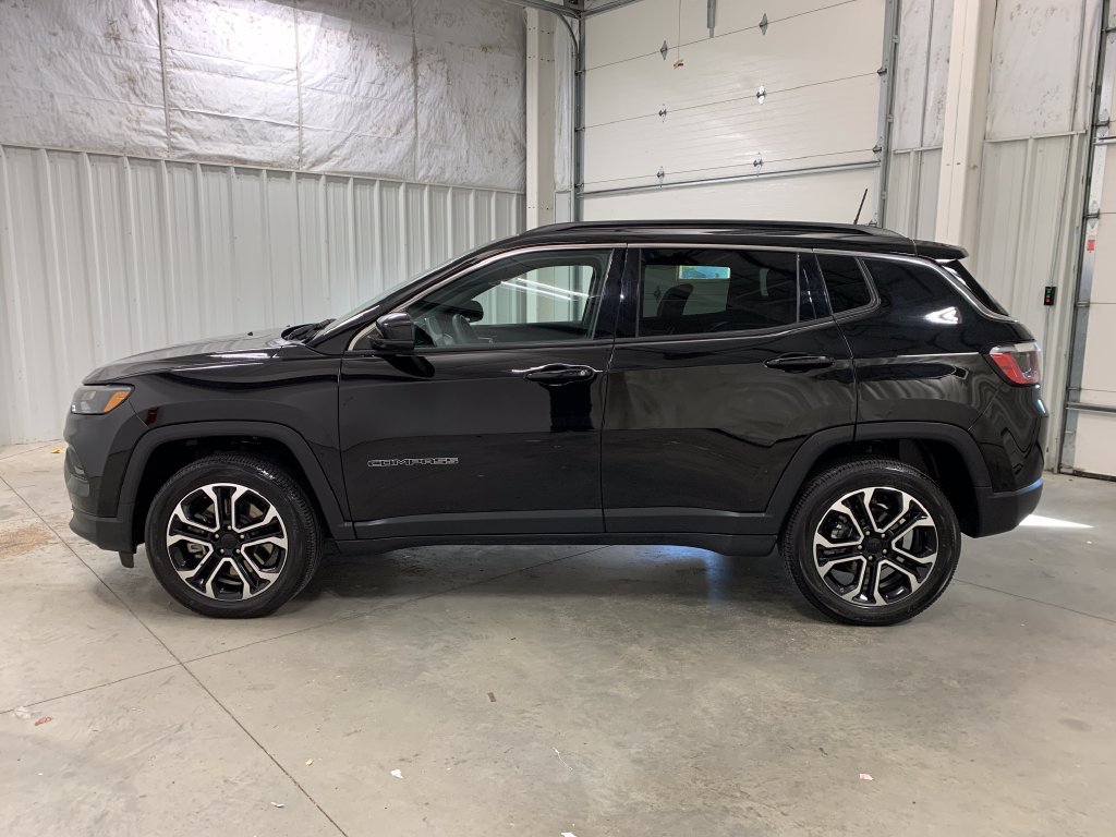 Used 2023 Jeep Compass Limited AWD/4WD image 3