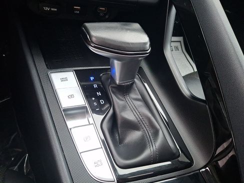 Used 2022 Hyundai Elantra Limited FWD image 15