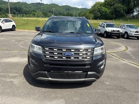 Used 2017 Ford Explorer XLT w/ Equipment Group 202A AWD/4WD image 3