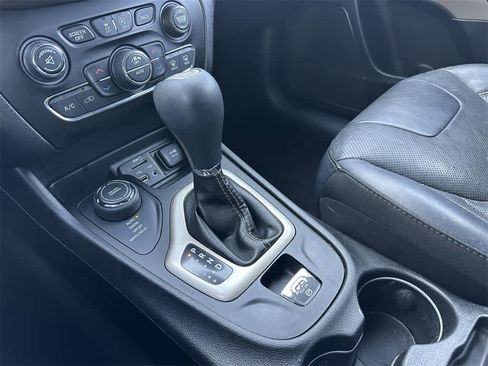 Used 2018 Jeep Cherokee Limited w/ Technology Group image 16