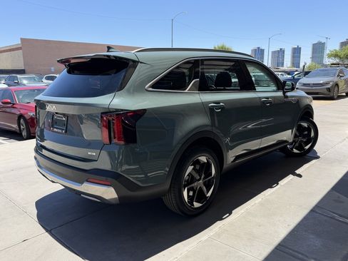 Used 2025 Kia Sorento EX w/ EX Panoramic Sunroof Package FWD image 4
