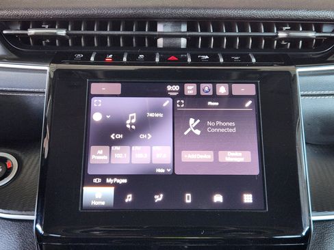 Used 2024 Jeep Grand Cherokee Laredo image 18