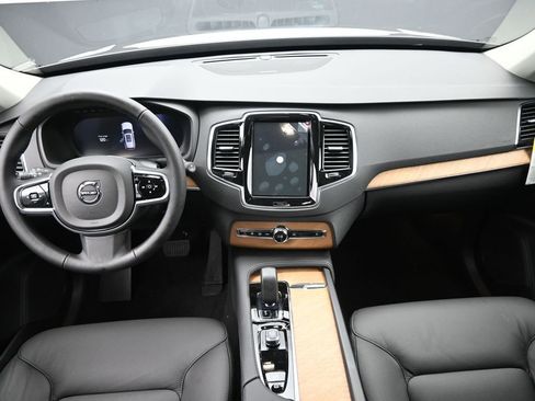 New 2025 Volvo XC90 B6 Plus w/ Protection Package Premier image 20