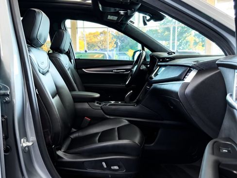 Used 2024 Cadillac XT6 Luxury image 30