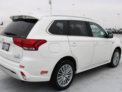 Used 2019 Mitsubishi Outlander SEL image 3