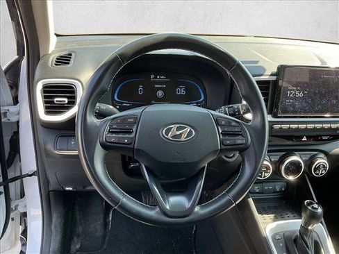 Used 2023 Hyundai Venue Limited image 11