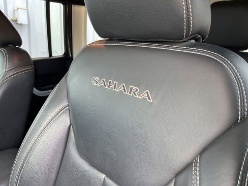 Used 2017 Jeep Wrangler Unlimited Sahara w/ Connectivity Group AWD/4WD image 44