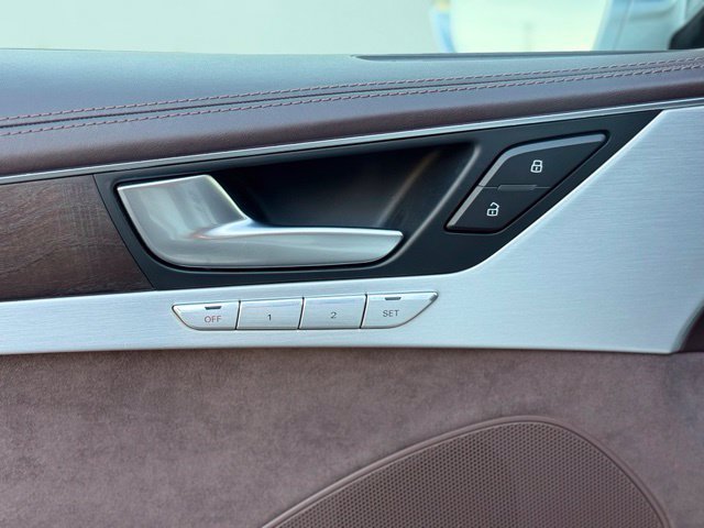 Used 2013 Audi S8 AWD/4WD image 13