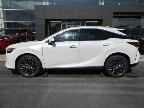 Used 2025 Lexus RX 450h AWD w/ Luxury Package image 3