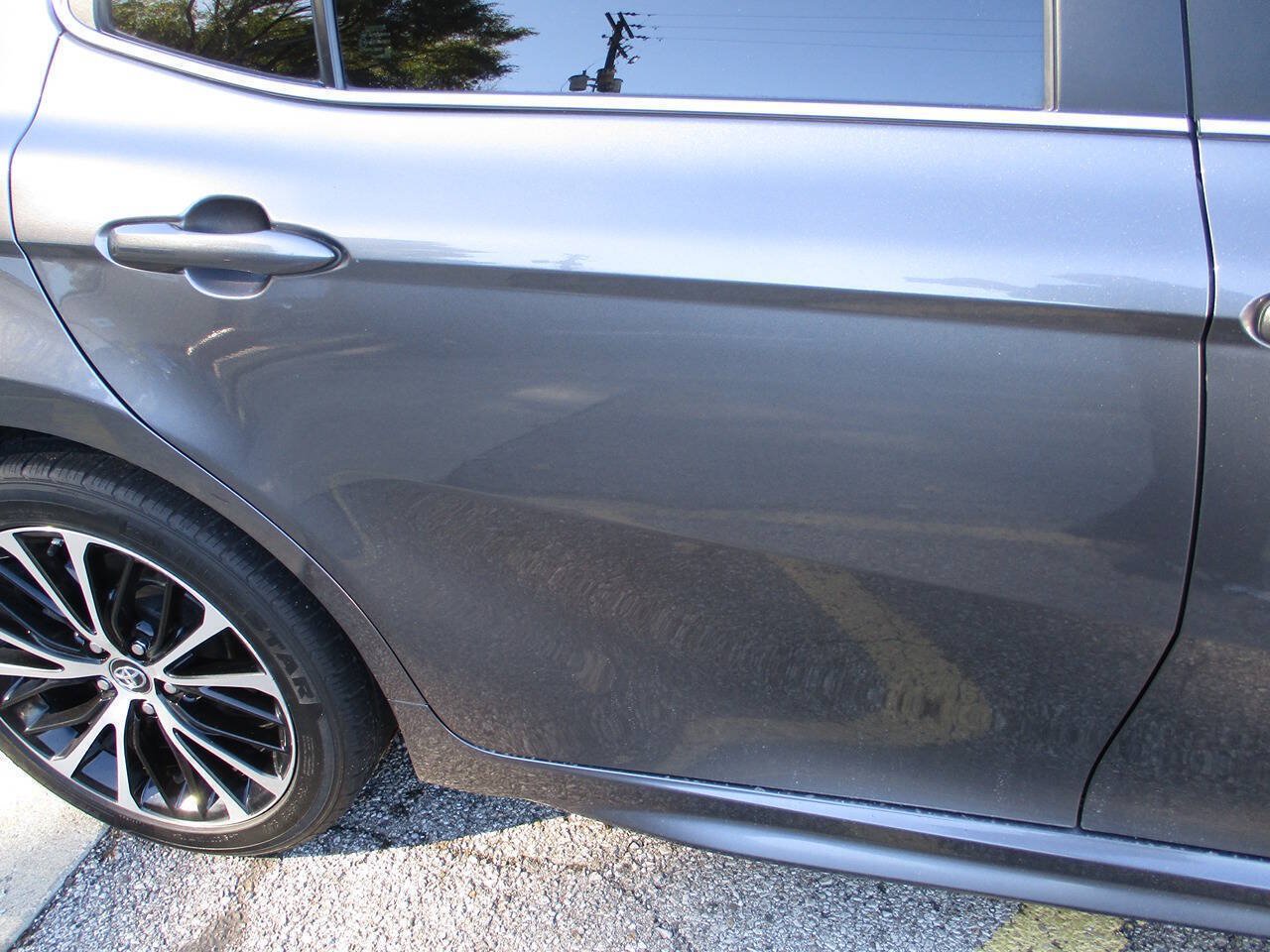 Used 2018 Toyota Camry SE FWD image 21