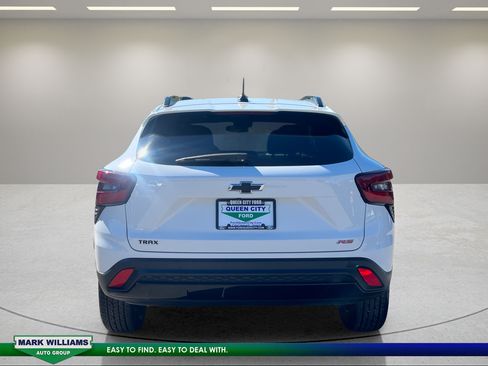 Used 2025 Chevrolet Trax RS FWD image 6