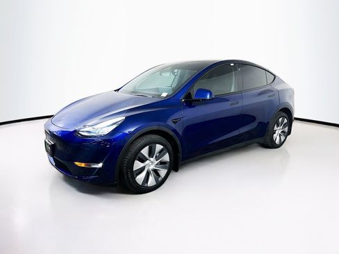 Used 2022 Tesla Model Y Long Range AWD/4WD image 3
