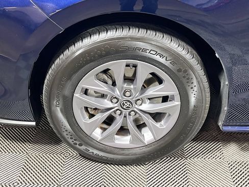 Certified 2024 Toyota Sienna XLE FWD image 28