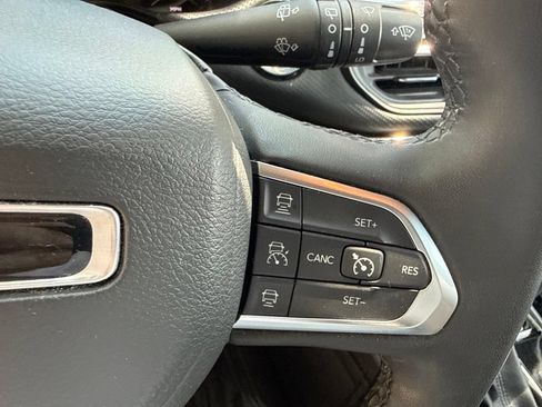 Used 2023 Jeep Compass Latitude w/ Sun and Sound Group AWD/4WD image 27