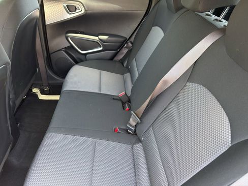 Used 2025 Kia Soul LX w/ LX Technology Package FWD image 21