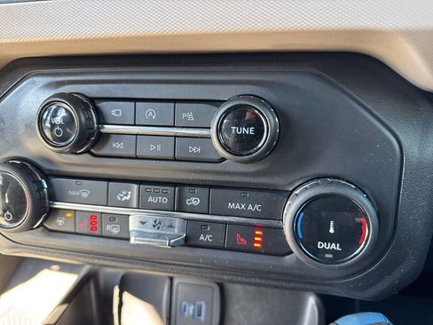 Used 2022 Ford Bronco Wildtrak image 26