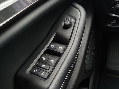 Used 2023 Jeep Grand Cherokee Altitude image 13