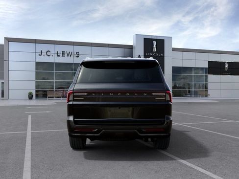 New 2027 Lincoln Navigator Reserve AWD/4WD image 5