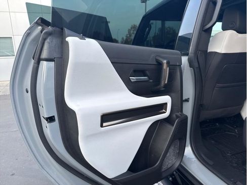 Used 2024 GMC Hummer EV 2X w/ Extreme Off-Road Package image 12
