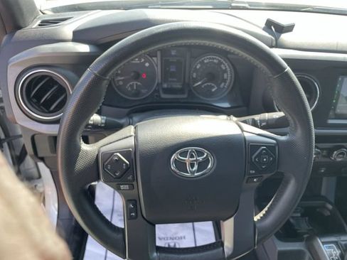 Used 2016 Toyota Tacoma TRD Off-Road w/ Towing Package AWD/4WD image 11