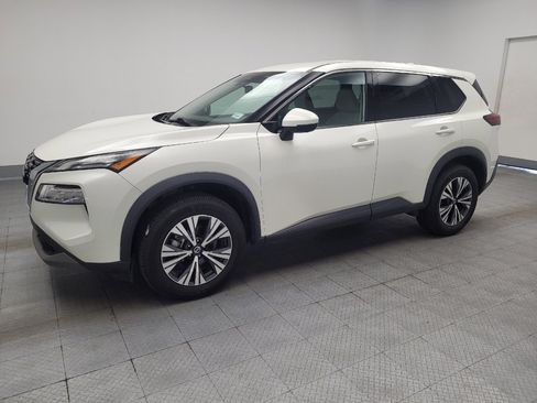 Used 2021 Nissan Rogue SV FWD image 2
