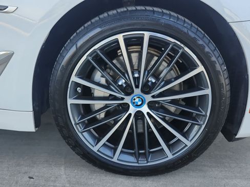 Used 2023 BMW 530e w/ Premium Package RWD image 8