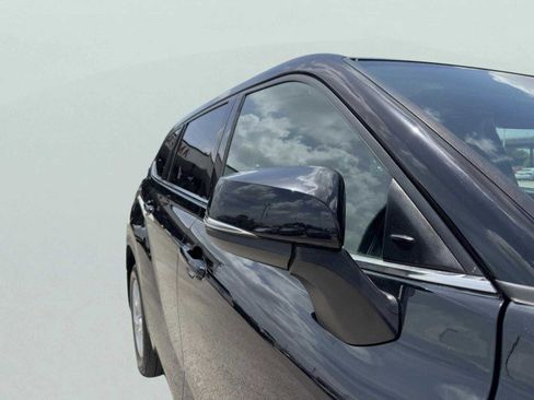 Used 2020 Toyota Highlander L image 8