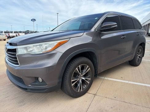 Used 2016 Toyota Highlander XLE AWD/4WD image 7