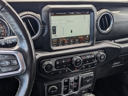 Used 2018 Jeep Wrangler Unlimited Sahara AWD/4WD image 28