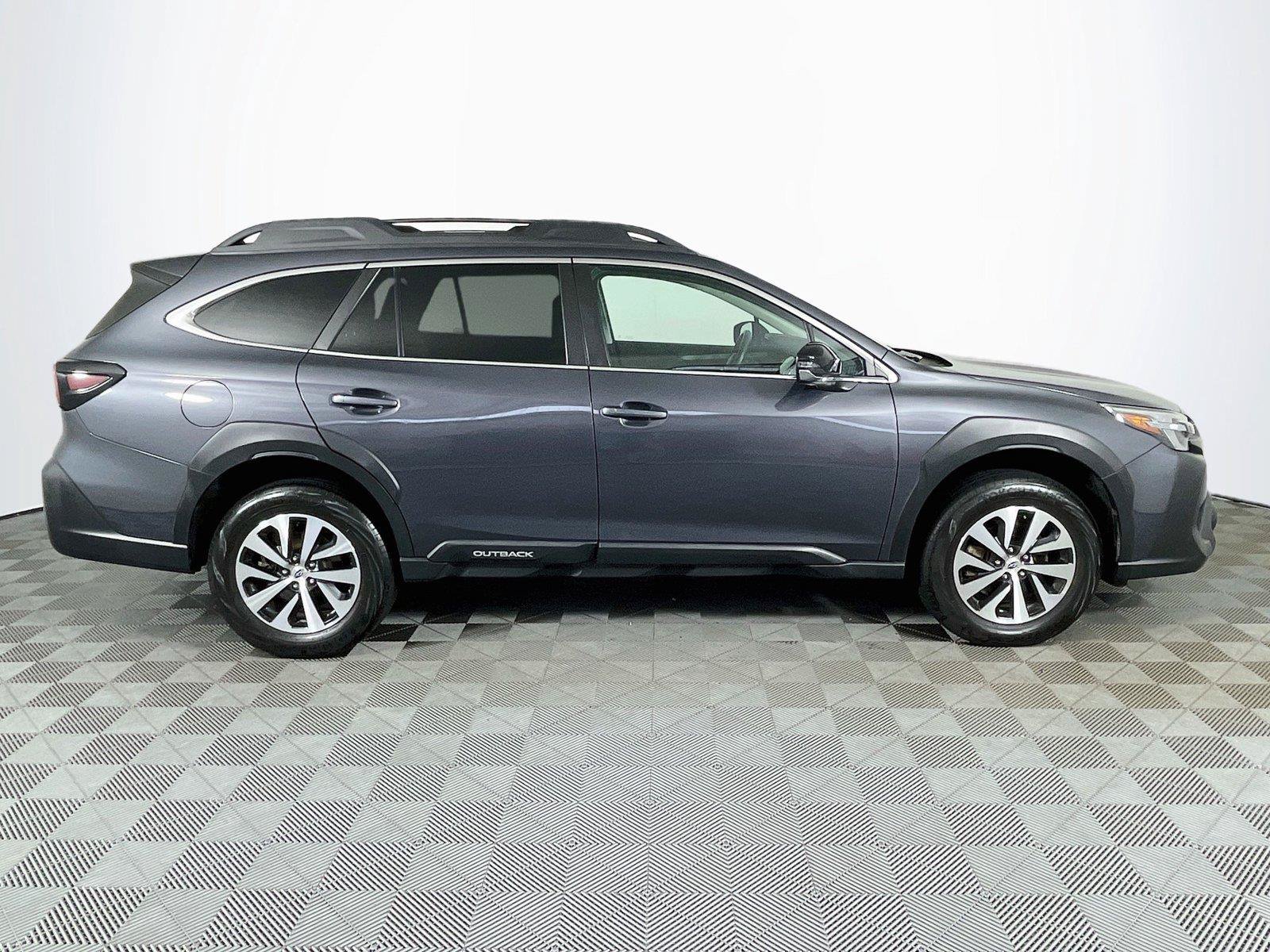 Used 2023 Subaru Outback Premium AWD/4WD image 11