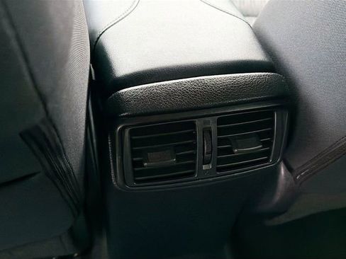 Used 2018 Nissan Rogue SV image 24