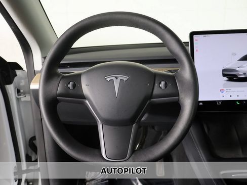 Used 2022 Tesla Model Y Long Range AWD/4WD image 5