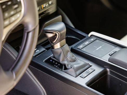 Certified 2022 Lexus ES 300h Luxury image 20