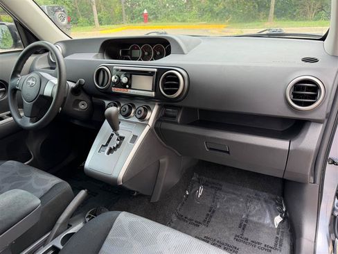 Used 2011 Scion xB FWD image 43
