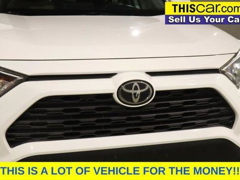 Used 2019 Toyota RAV4 XLE FWD image 12