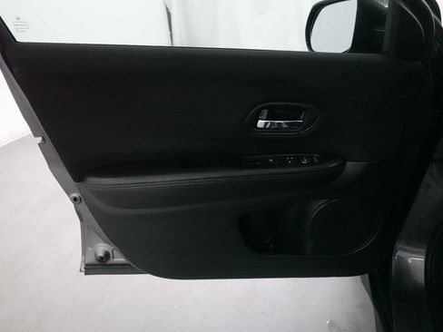 Used 2016 Honda HR-V LX image 10