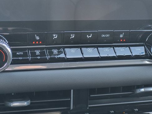 New 2026 GMC Canyon Elevation w/ Convenience Package image 17