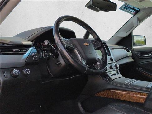 Used 2020 Chevrolet Suburban Premier AWD/4WD image 3