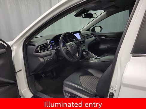 Used 2023 Toyota Camry SE image 12