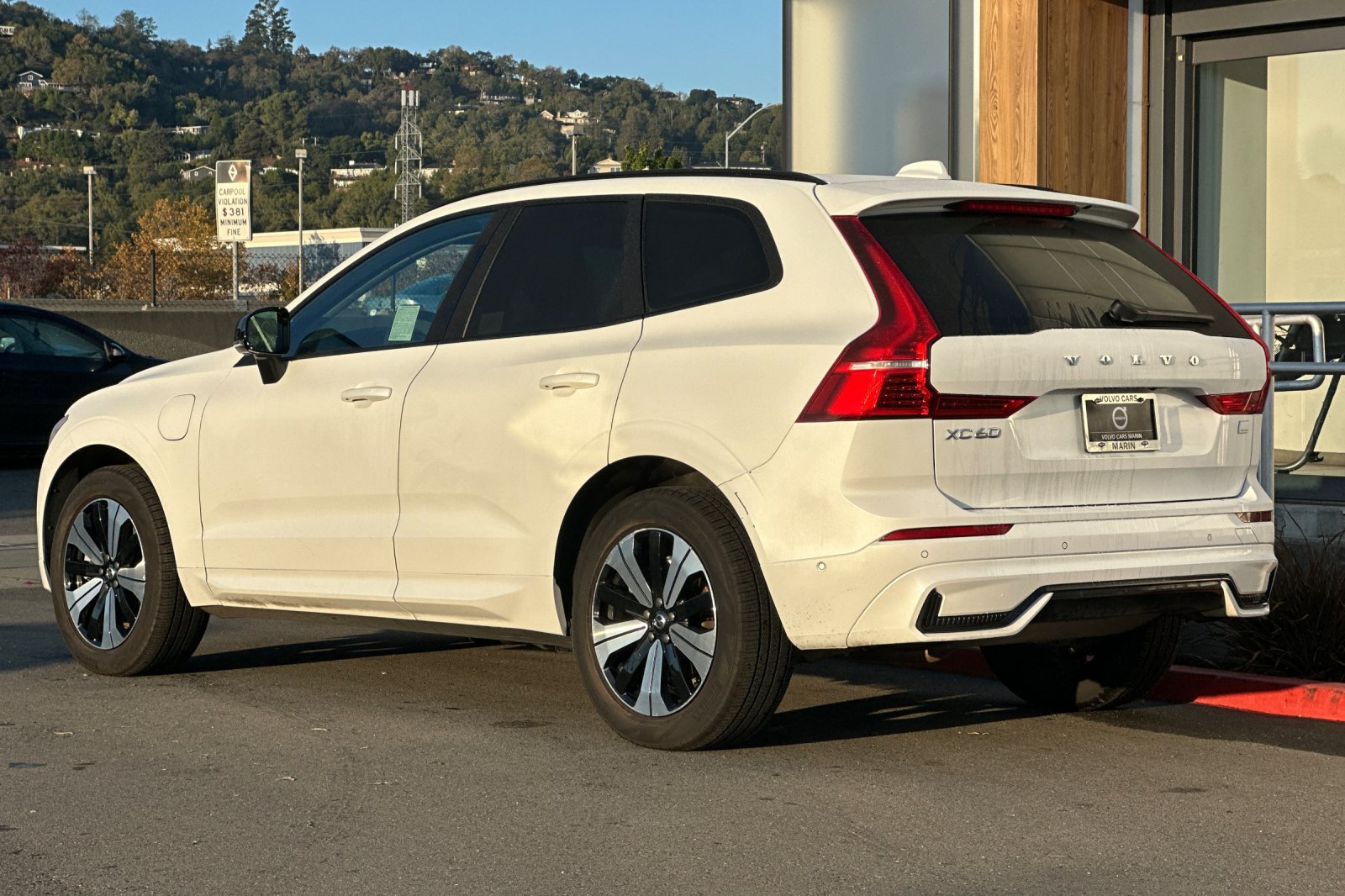 Certified 2024 Volvo XC60 T8 Plus AWD/4WD image 7