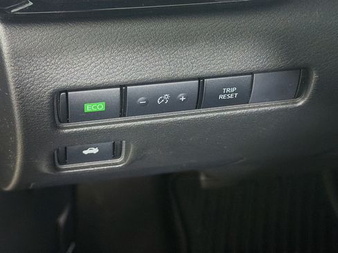 Used 2024 Nissan Sentra SV FWD image 16