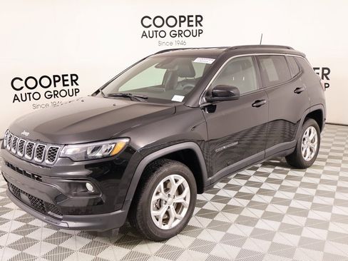 Used 2024 Jeep Compass Latitude w/ Convenience Group image 10