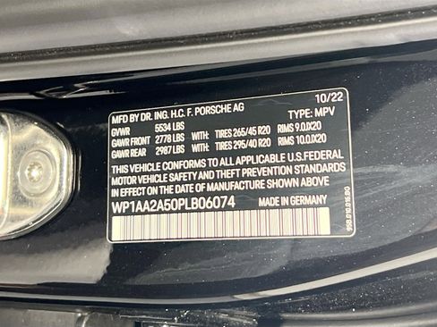 Used 2023 Porsche Macan image 32