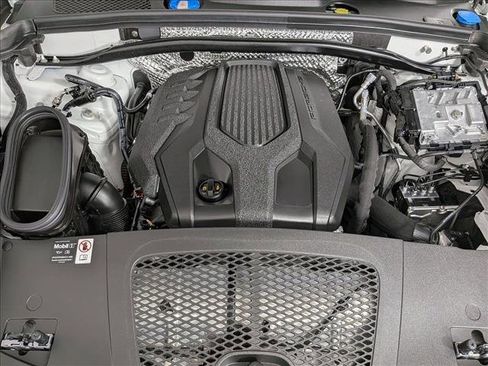 Certified 2025 Porsche Macan Turbo image 26